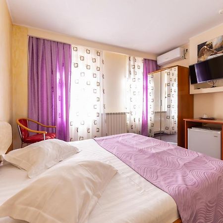 Hotel Amphitryon Бухарест Екстер'єр фото