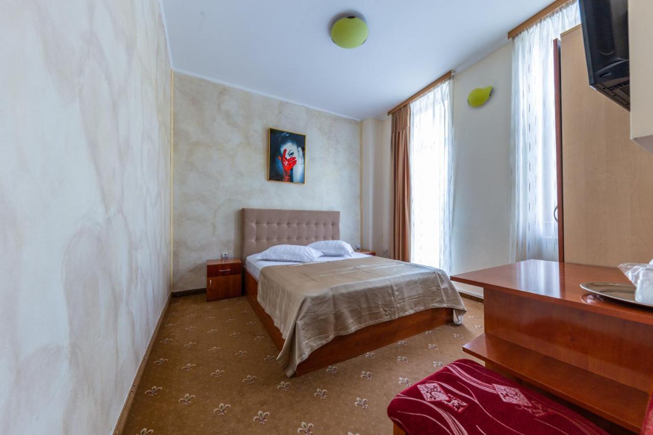 Hotel Amphitryon Бухарест Екстер'єр фото